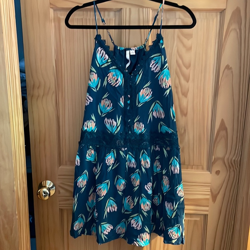 Lauren Conrad floral dress - like new, super cute!